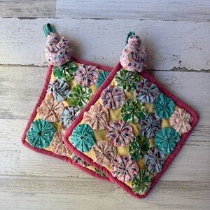 Vintage Urban Outfitters Colorful Quilted YoYo Hot Pads Pot Holders (Set of 2)